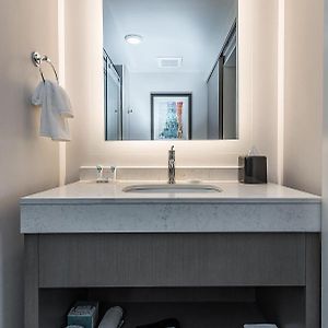 Den King Room